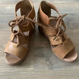 Sorel || Joanie Lace-Up Wedge Sandal